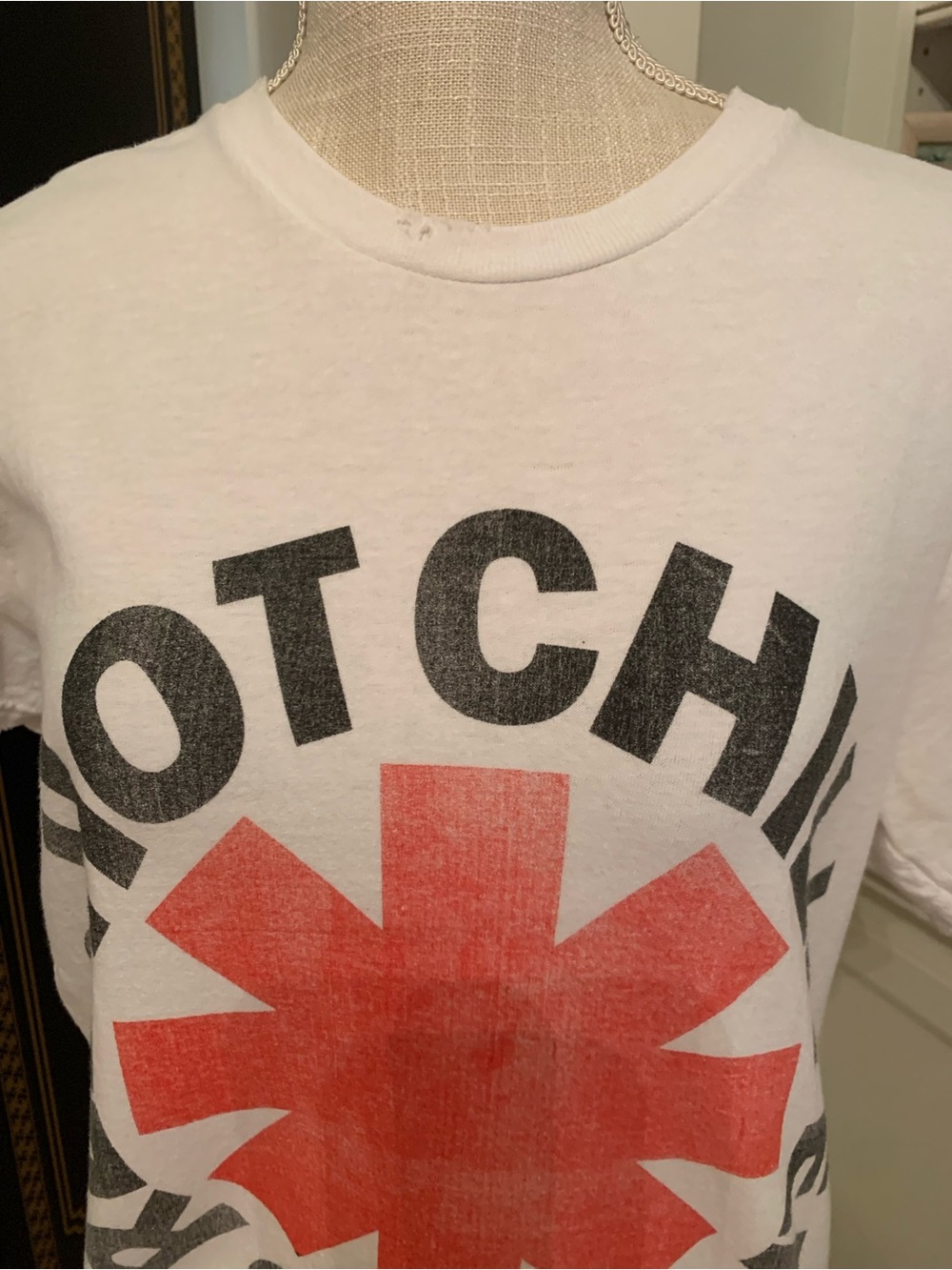 🔥RED HOT CHILI PEPPERS🔥DISTRESSED, ROUND NECK, SHORT SLEEVE TEE. NWOT! - Picture 7 of 7
